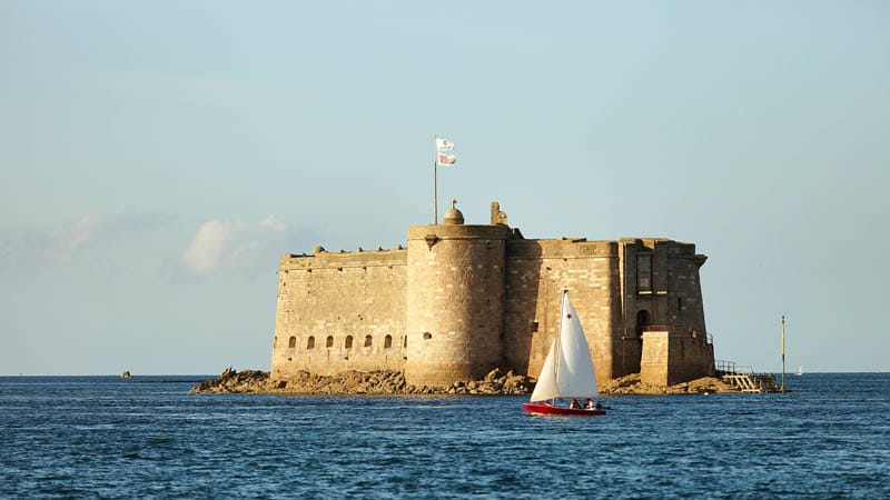 Les petits pirates au château du taureau à Plougasnou