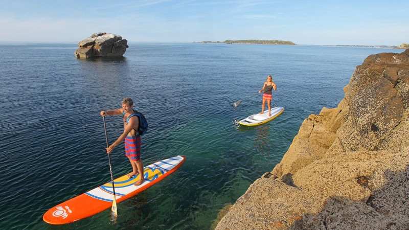 Suivez un champion de surf  et découvrez le Stand Up Paddle à Perros-Guirec!