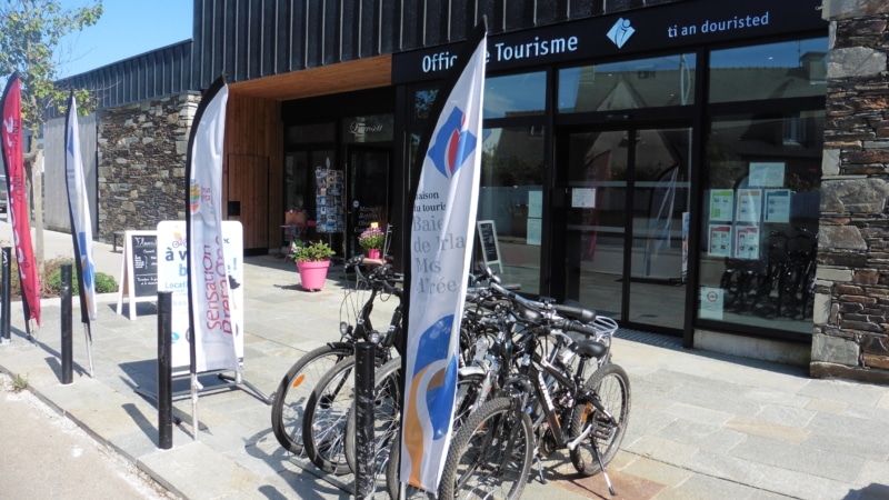 Balade à vélo mère-fille à Locquirec en Baie de Morlaix