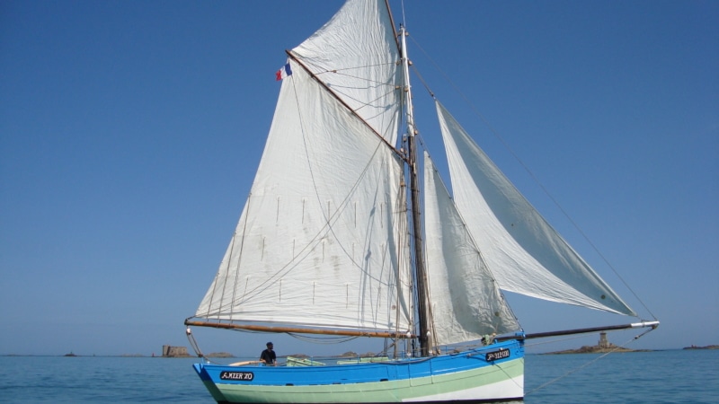 Jouer au capitaine à bord du vieux gréement l’Amzer’zo à Plougasnou