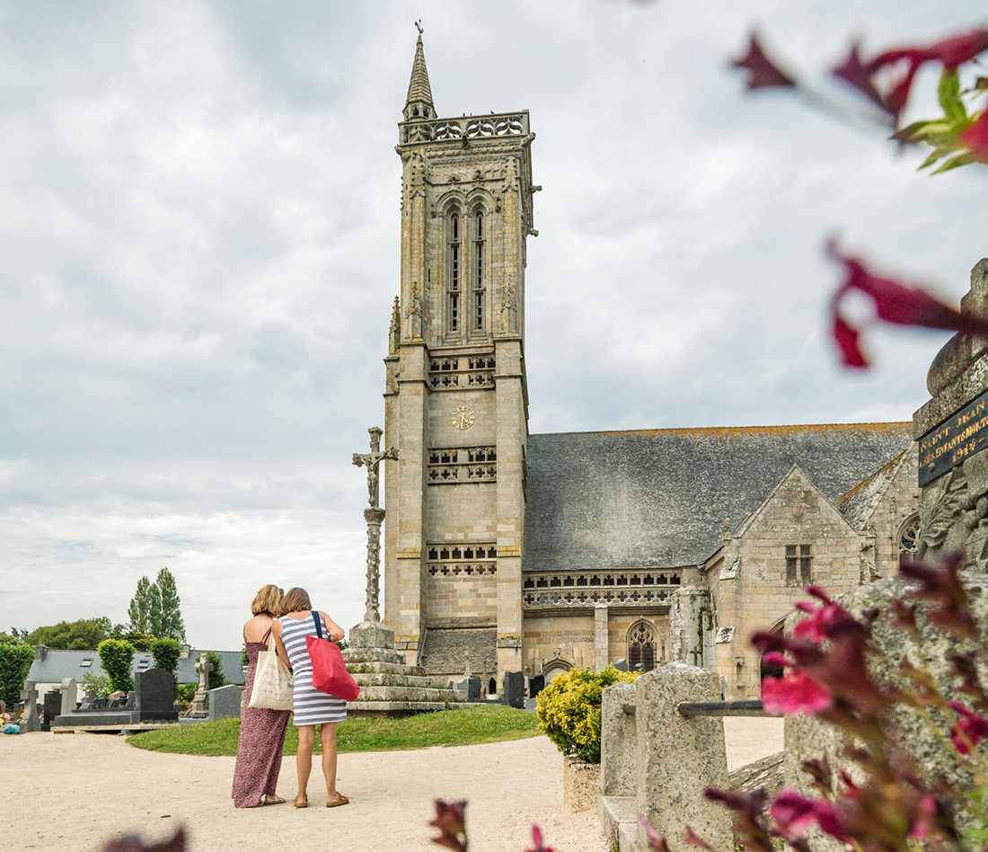 Visiter l'enclos de Saint-Jean-du-Doigt et son trésor