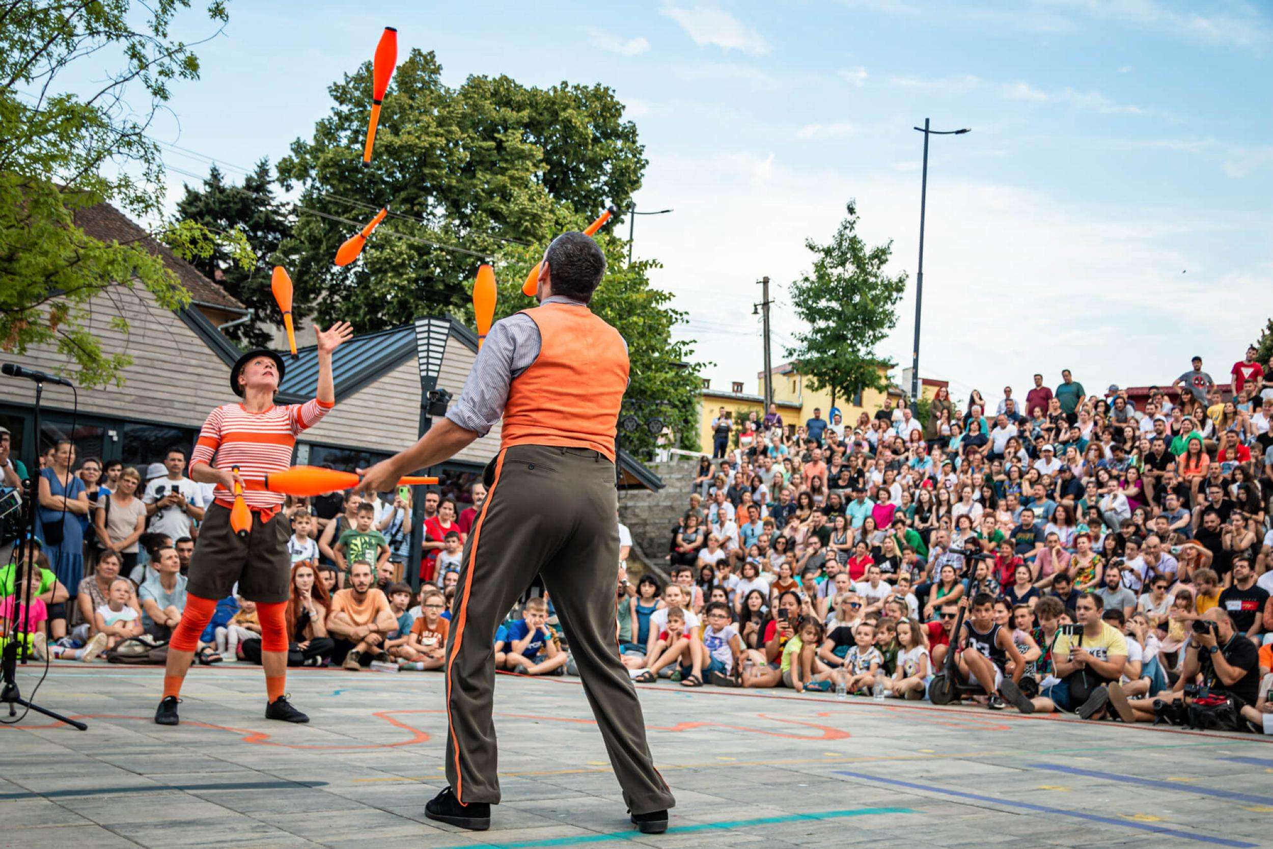 Spectacle « Stories in the city! » – Cirque Les Dudes – Festival « Place aux mômes »