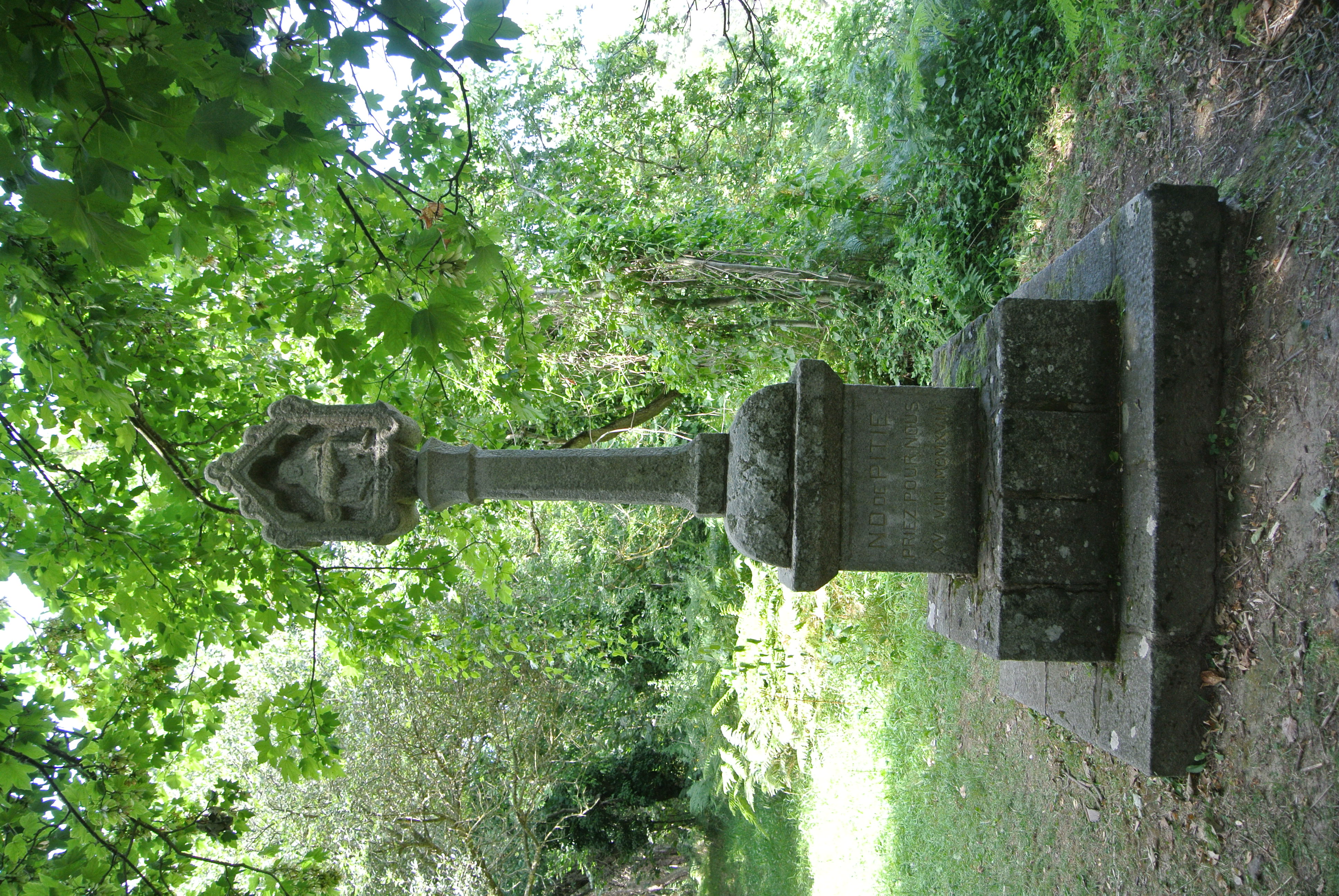 Croix de chemin dite Pietà de la plage du Moulin