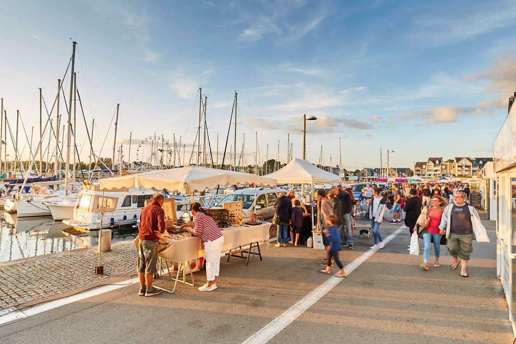 Le marché Nocturne du Port du Crouesty